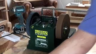 Using the record power WG200 8” wet stone grinder