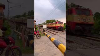 Most Dangerous Speedy TT Express Leaving RailGate #Shorts #viralshorts #Indiantrainlnfo #4kvideo