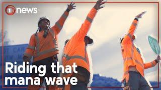 Roadworkers’ new mana wave taking New Zealand highways by storm | 1News