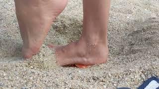 A peach, on the beach, under my barefeet! #asmr #foodcrush