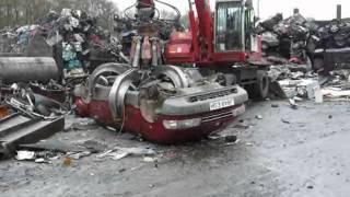 Car Crushed (Toyota Previa. DESTROYED) - Metal Recycling