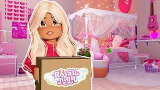 DECORATING my DORM ROOM in ROYALE HIGH!