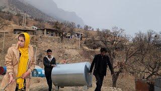 Nomadic Life: Wiring a Nomadic Home: Installing a Water Tank with a nomadic couple! 