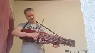 Akkon Tastenfidel Schlüsselfidel Nyckelharpa Keyed Fiddle swedish folk instrument music medieval