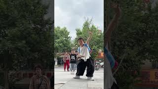 Dura The little schoolbag behind him is too much drama  #dancingbaby #dura #daddyyankee