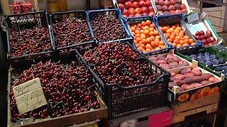Продають до 100 кг фруктів на день: як змінилися ціни на ринках Чернівців