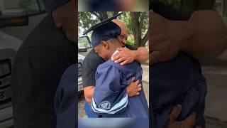 Dad saves son’s mom, who passed away last year, a special seat at his graduation ️️