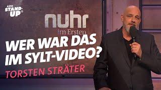 Wer legt sich einen Pullover über die Schultern? Torsten Sträter | Nuhr im Ersten