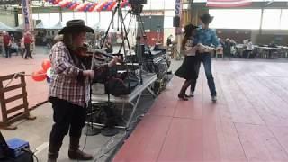 Festival Country d'Evreux 2018, danseurs partner avec violoniste (like a rose)