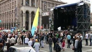 Raw:Ukrainians Celebrate Signing of EU Agreement