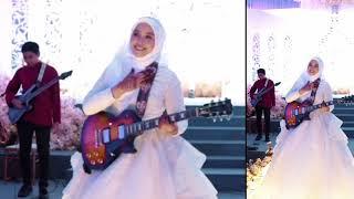 VIRAL! Pengantin Wanita Viral Dengan Aksi Memukau Main Gitar Di Hari Pernikahannya (Canon Rock)