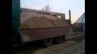 ЗИЛ-133ГЯ выгрузка песка/ZIL-133GÂ unloading of sand