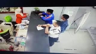 Hebohhh,,,!!! Pelaku hipnotis pakai ilmu gendam terekam CCTV