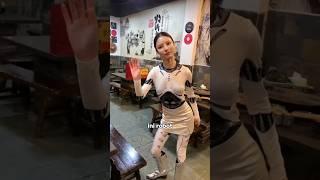 Wanita Pelayan Robot Cantik Unik