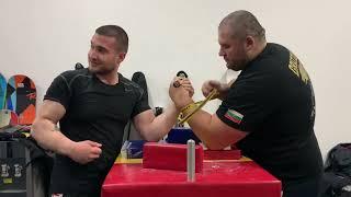 Bozhidar Simeonov vs Whole Armwrestling Team / GRIZZLY BANSKO Team Practice