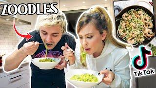 COCINAMOS LA RECETA VIRAL DE "ZOODLES" DE TIK TOK | Lizy Vlogs