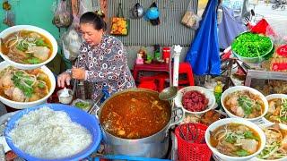 So Yummy! Amazing Vietnamese Beef Noodle Soup Tastes - Bun Bo Hue | Vietnamese Street Food