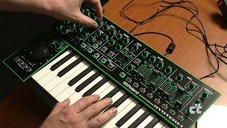 Synthesizer Roland Aira System-1 angespielt