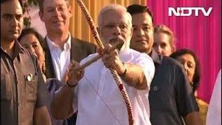 Bow Fails, PM Modi Throws Arrow At Ravana With A Smile. Watch