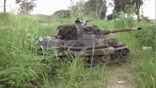 1/4 Scale RC Königstiger King Tiger Tank Clearing the Path