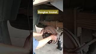 Bongkar tromol truck. #mechanic #mechanical #mekanik #mekanikindonesia #bengkel #truck