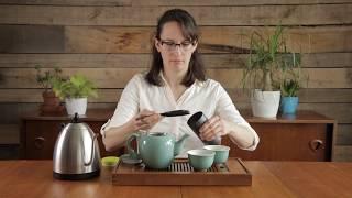 How to brew tea in a teapot