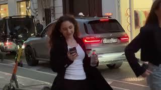 Paparazzi goes on the hunt to take beautiful pictures on the streets of Moscow