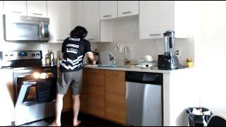 Timado cooks pizza while playing NA DPC game