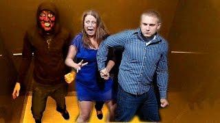 Insidious demon in the elevator - Scare prank