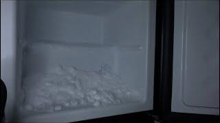 SQUEAKY FREEZER FROST | SCRAPING | ASMR ICE EATING