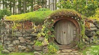 Women build Hobbit house in Washington