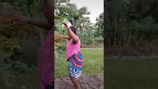 Sexy mumy dancing in Fiji style