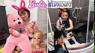 WEDNESDAY ADDAMS BARBİE MİNİCİK BANYODA 24 SAAT YAŞAMAK ZEYNEP HİRANUR/CADI TEYZE