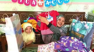 Video Cica dan Acca Seru Bermain Unboxing Kado Ulang Tahun yang Menggemaskan!