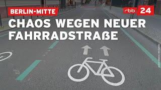 Autofahrer ignorieren Fahrradstraße in Berlin-Mitte