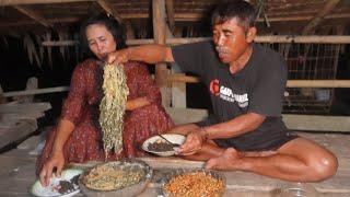 Kok bisa senikmat ini????Primadonanya dedaunan pecak godong gandul kering tempe