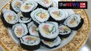 Menggulung Sushi untuk Bekal Anak Sekolah