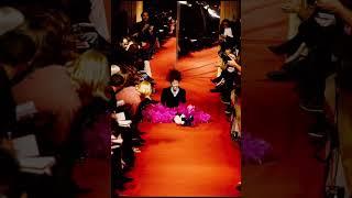 Naomi Campbell fall at Vivienne Westwood 1933 #naomicampbell  #viviennewestwood #runwayfail