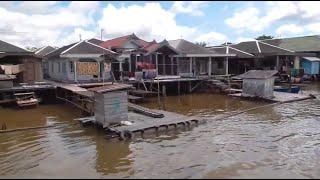 Menyusuri Sungai Negara, Hulu Sungai Selatan, 3 Jam dari Banjarmasin, Kalimantan Selatan.