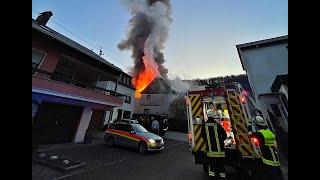 Lütz: Dachstuhlbrand greift über - fünf Häuser in Flammen