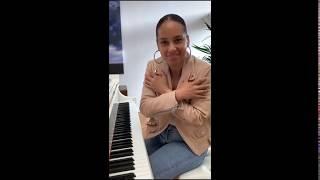 Alicia Keys - Empire State of Mind (Part II) Broken Down Live Valentino instagram