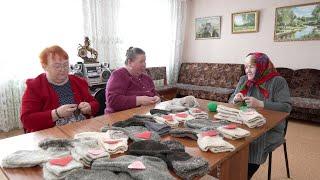 «Марий Эл ТВ»: В Мари-Туреке бабушки вяжут носки для участников специальной военной операции