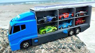 24 types of Tomica (Disney Cars, etc.) & blue and gold cleaning convoy (sand and sea)