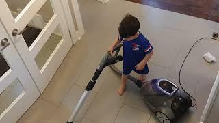 Tomlin helps vacuum