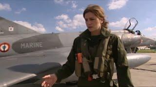 Femmes pilotes de chasse Super Étendard Aéronavale [Naval Female Fighter Pilots on Aircraft Carrier]