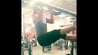 Bicep pullups with flutter kicks