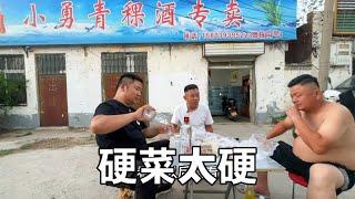 姨夫饭店准备开业，带来四个硬菜，找小勇订山泉水及青稞酒