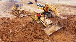 Komatsu Bulldozer Stuck In Deep Mud & Help By Bulldozer, Excavator អាប៊ុលជាប់ផុង