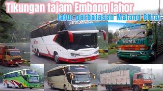 Terekam cctv bus MTrans Tronton,Bintang jaya,diikuti truk tronton muat triplek lintasi Embong lahor.