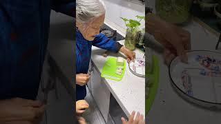 Grandma makes White Rabbit candy for her great-grandson#funny#Cute baby